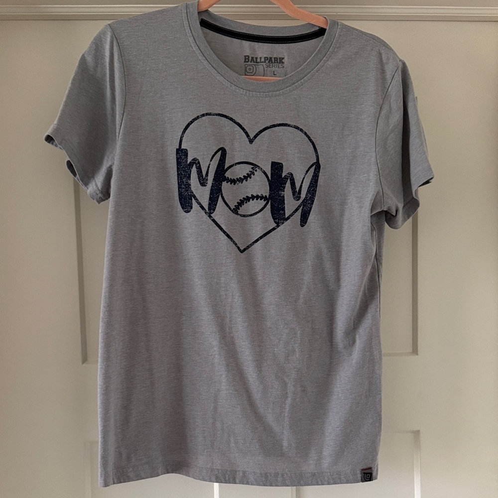 Ballpark Gray 'Mom' Heart T-Shirt
